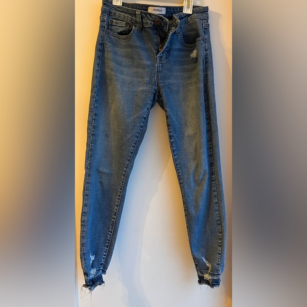 Pistola jeans retails for 150 size 28 has stretch